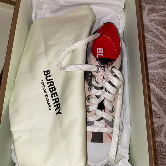 Burberry sneakers. Never worn - Picture 1 of 5